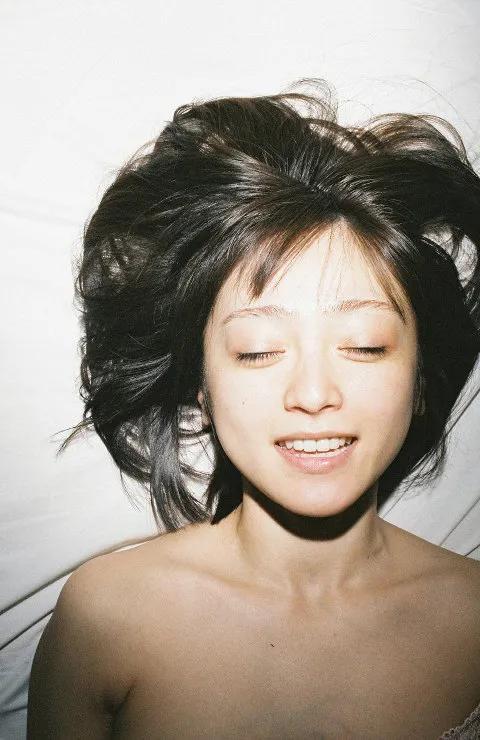 安达佑实的写真集"私生活"鉴赏