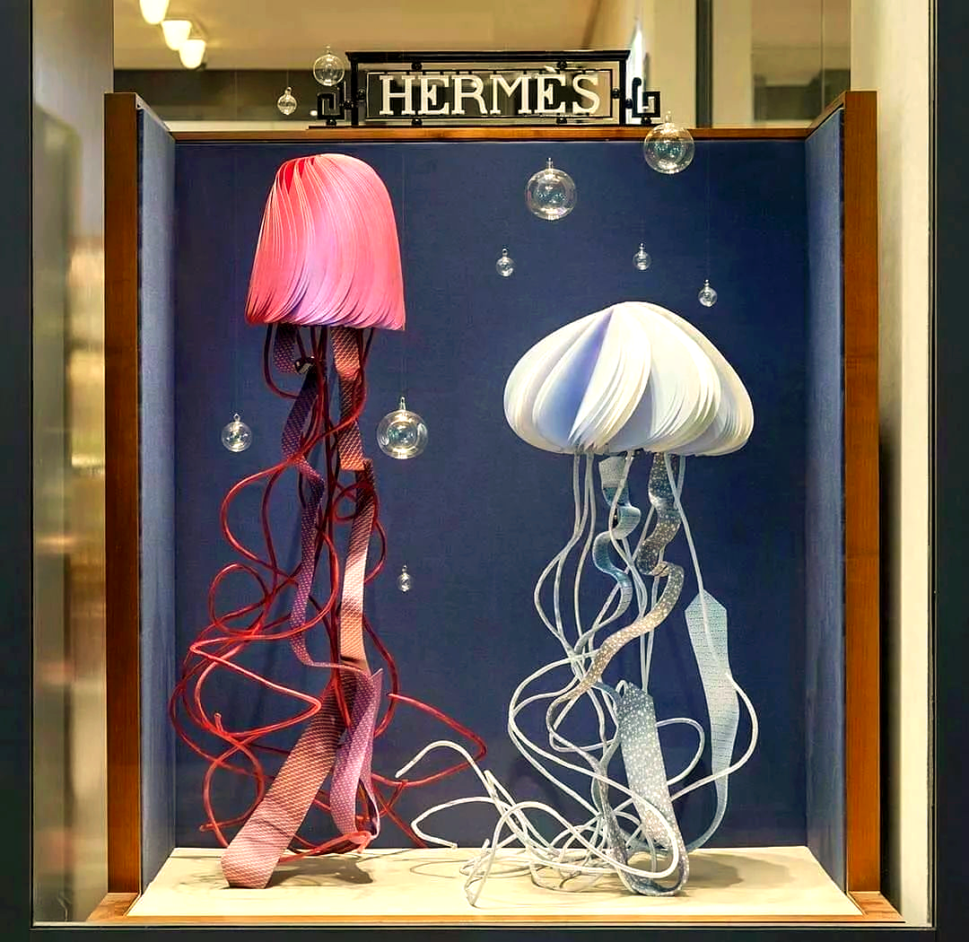 动物元素在橱窗设计中的百年演变与影响