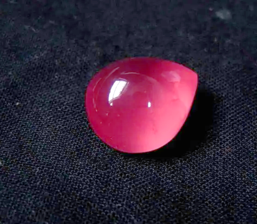 蔷薇辉石rhodonite:粉红少女的能量之旅