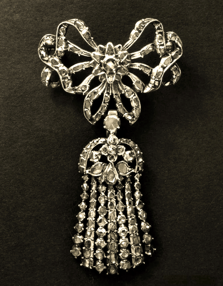 洛可可风格珠宝的多样特点与华美设计