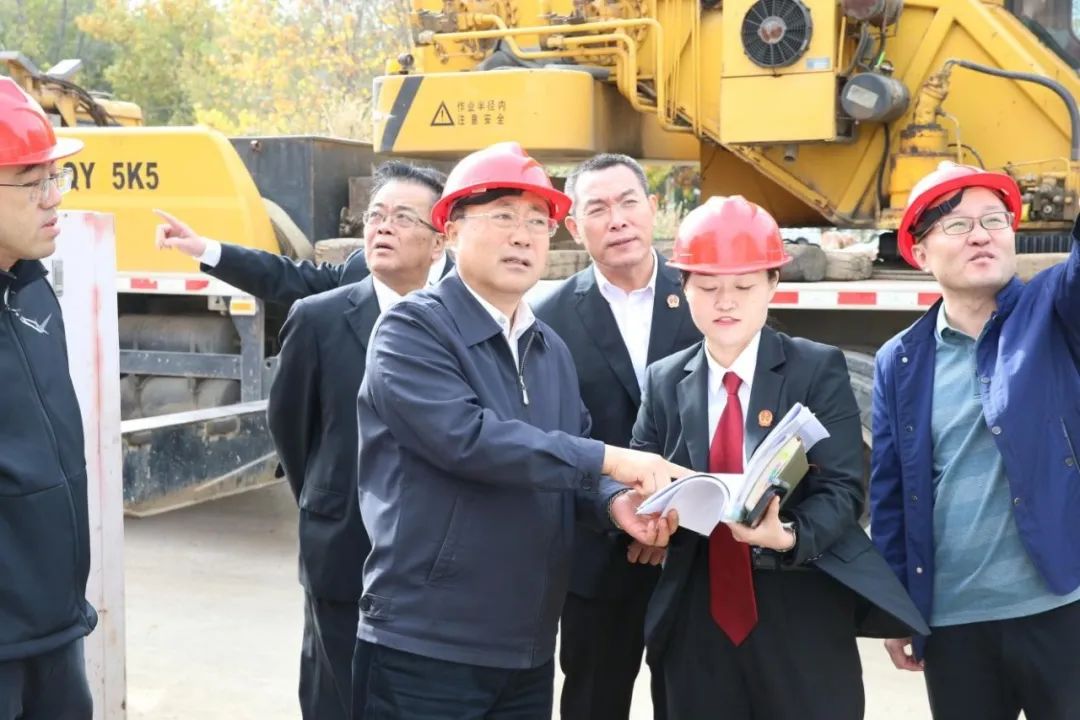 姜凤武赴联系点革镇堡人民法庭督导工作