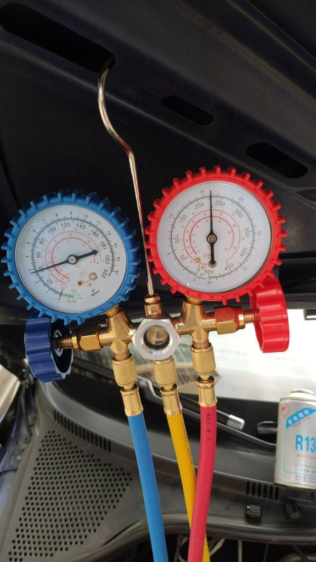 车主自己怎么给汽车空调加氟补充制冷剂!
