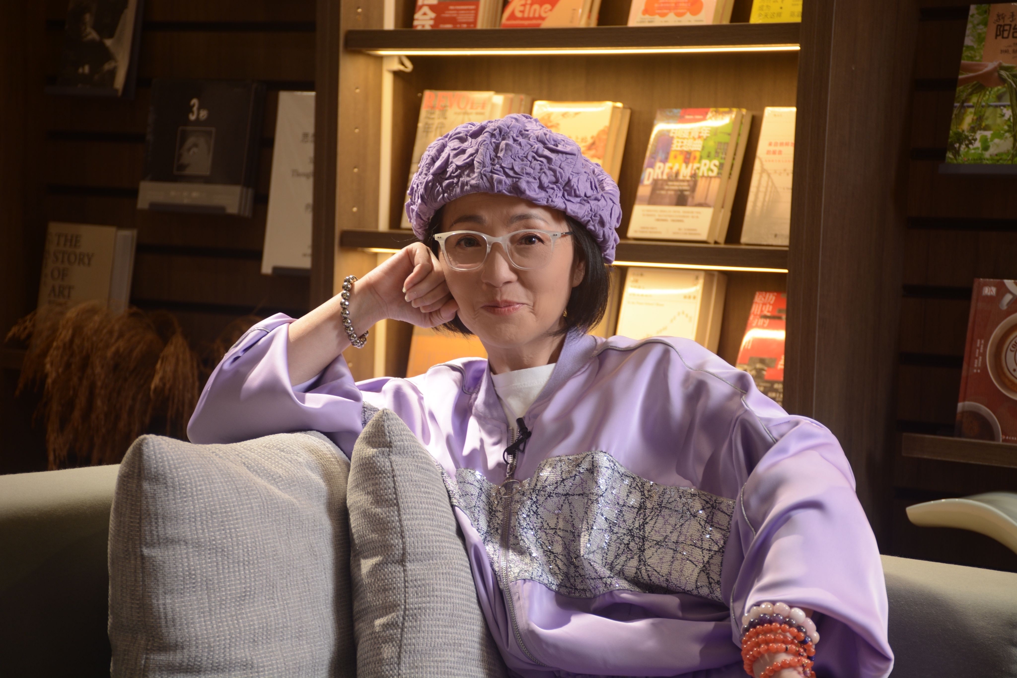 "石榴姐"苑琼丹大湾区创业,老戏骨跨界做直播,建议香港青年学好普通话