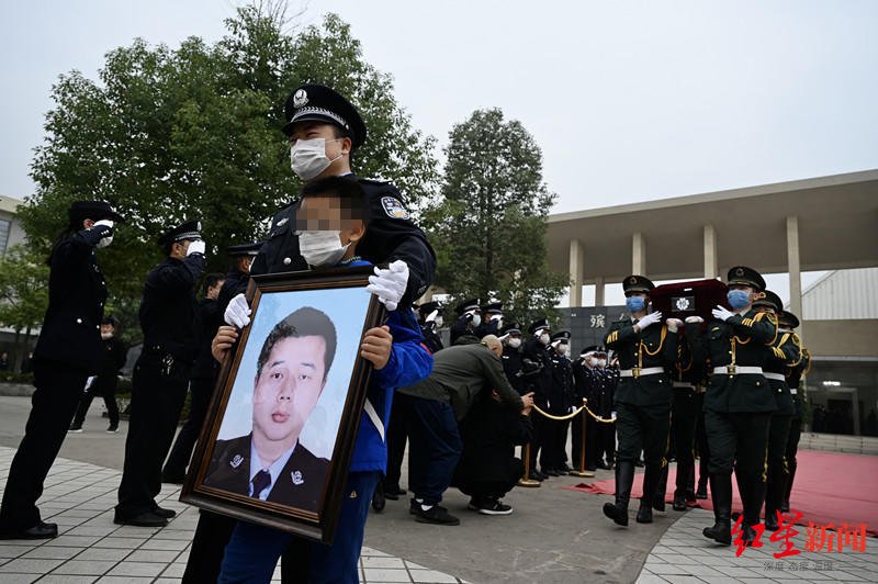 抓捕过程首次披露,牺牲民警缉毒的第52天:"我先上!