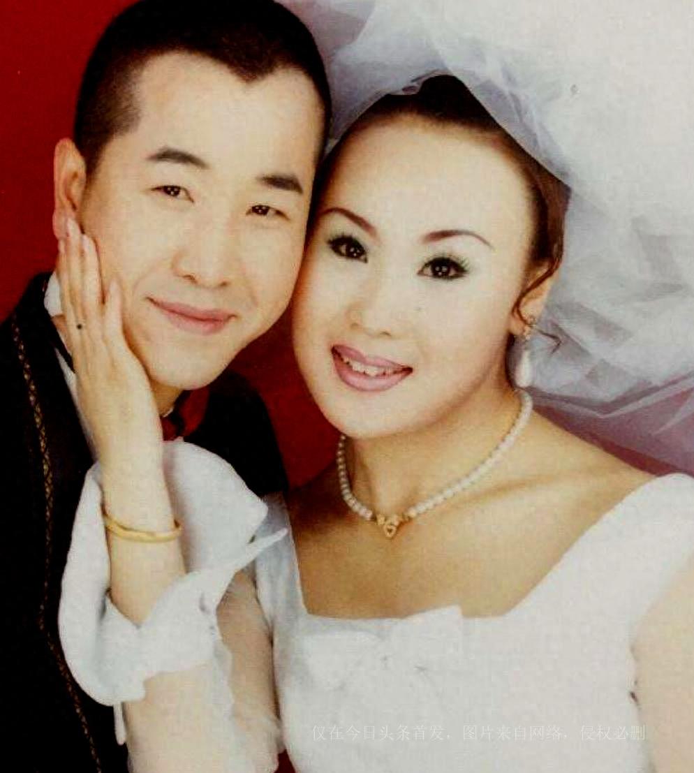 王小利:前妻相伴7年离婚,转身娶小11岁李琳,今三代同堂无遗憾