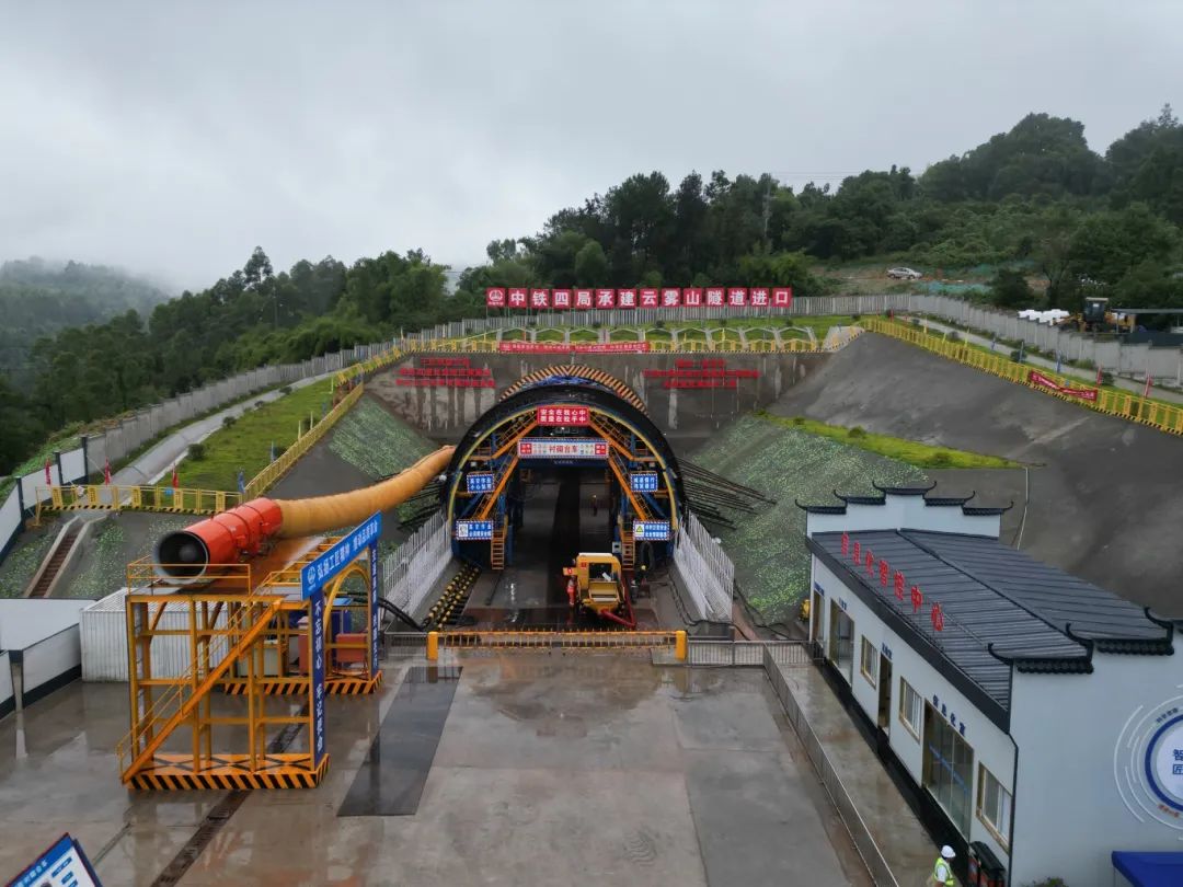 追寻筑路史,看中铁四局一路向前战成渝