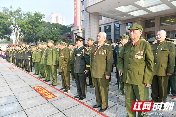 丹心辉映国旗红 湖南省军区组织庆祝新中国成立71周年系列活动