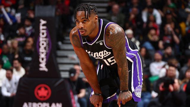 猛龙队用杰伦·麦克丹尼尔斯换国王达维恩·米切尔和萨沙·维森科夫