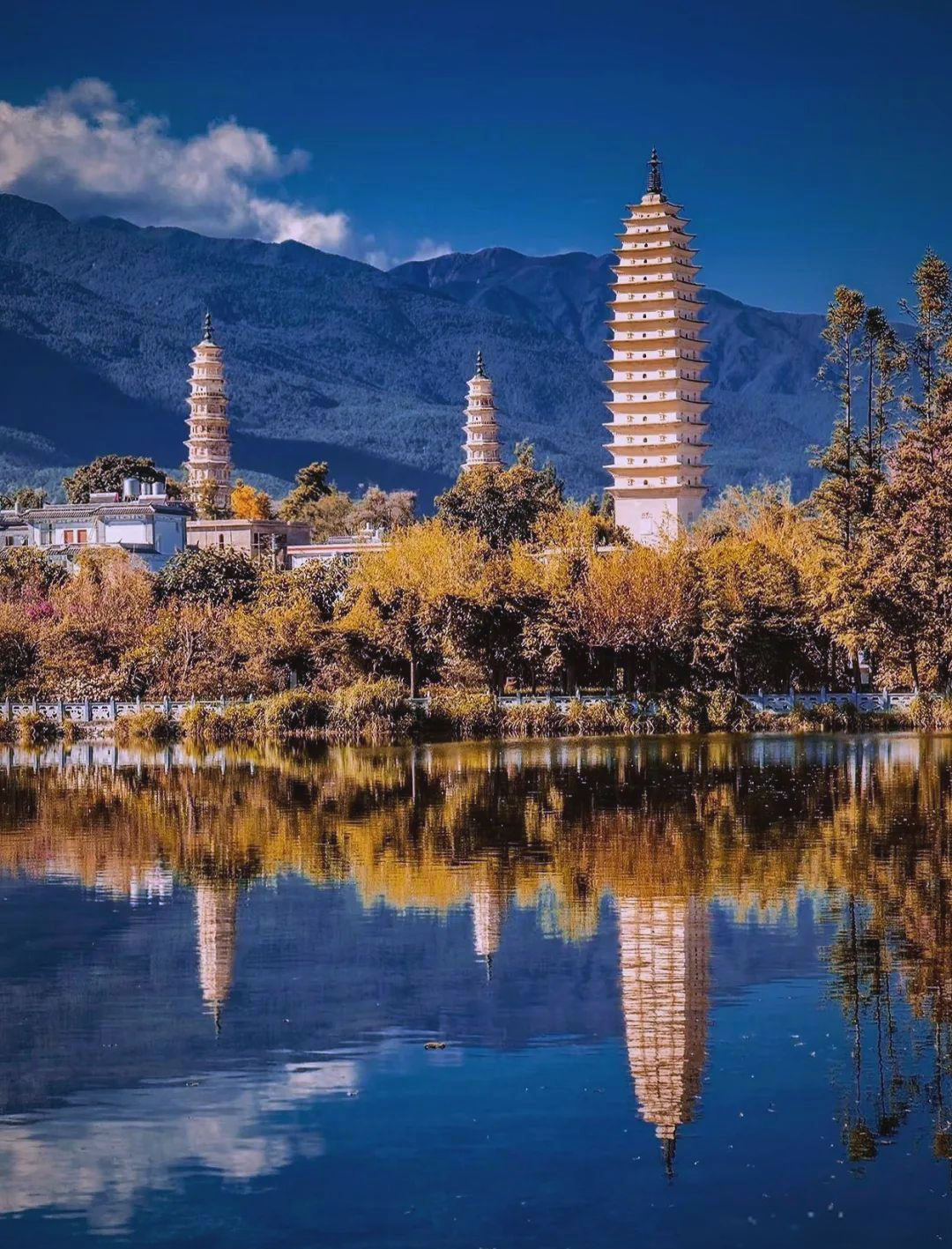 千年古塔三塔:大理不可错过的文化与自然之旅