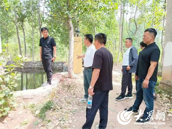 微山县韩庄镇人大代表抗旱保耕解民忧