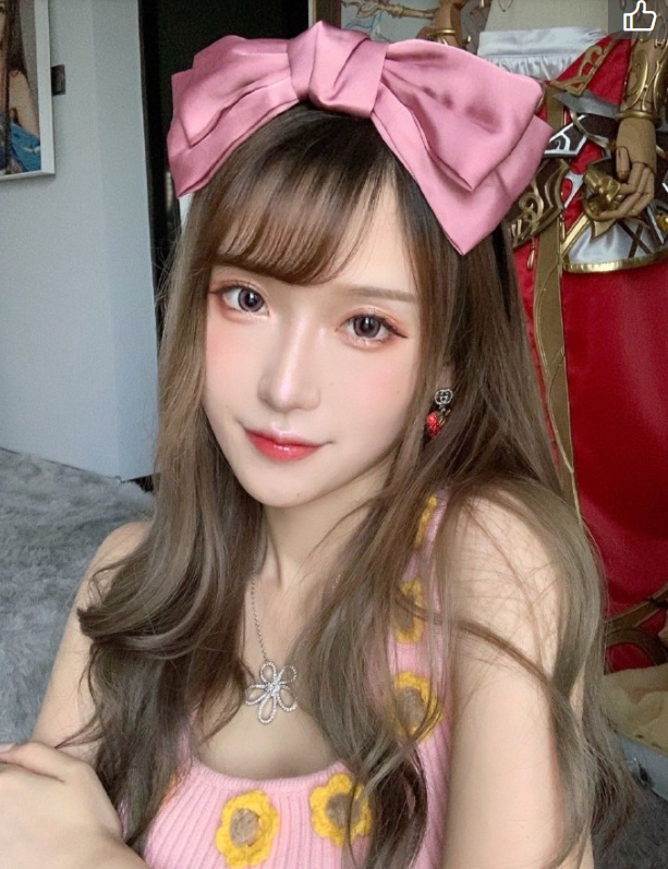 腐团儿又秀奢侈生活?换风格晒新照片,手上戒指竟价值14万