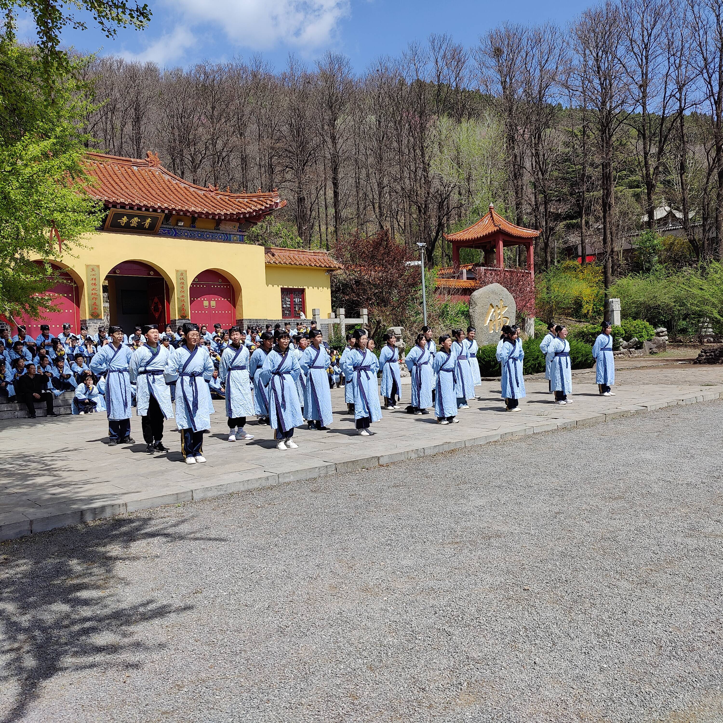 青春励志行 研学在路上 石埠子镇书院中学举行春季远足研学活动