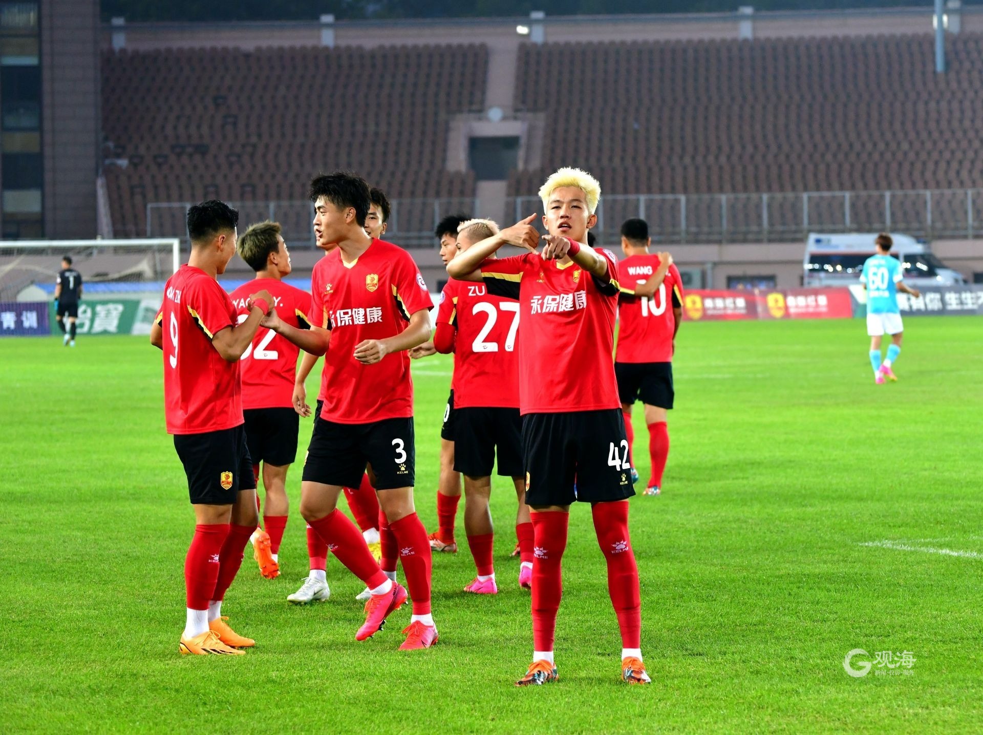 19岁小将孙唯嘉梅开二度,青岛红狮提前四轮晋级冲甲组