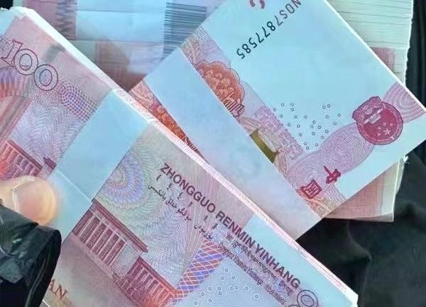 捡到13万元现金"完璧归赵","的哥"张春明以诚为本广受赞誉!