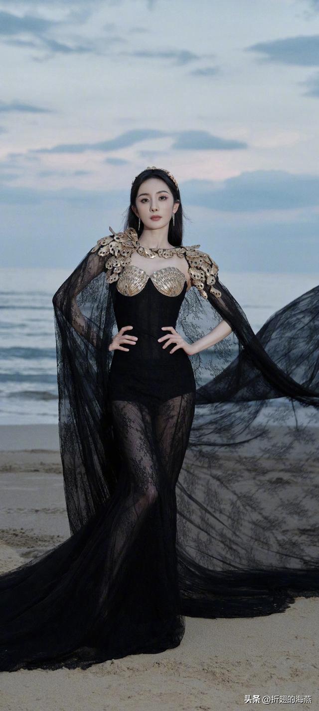 杨幂,黑色抹胸蕾丝纱裙,"美人鱼"上岸了