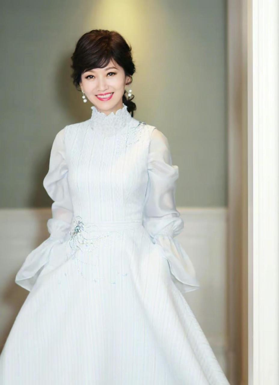 赵雅芝已经68岁了,因为保养得当,心态好,现在的她看起来像只有三四十