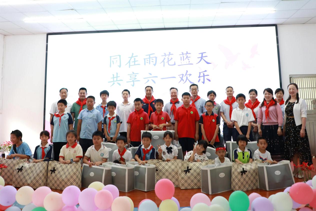 砂子塘吉联小学师生牵手复兴小学开展主题关爱活动