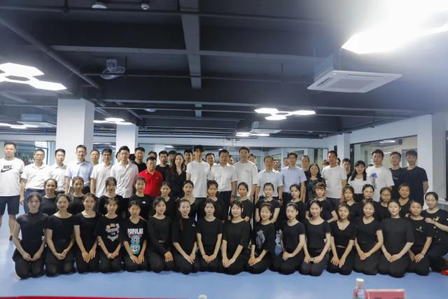 茂名市委常委,宣传部部长倪谦到市文化传媒集团有限公司调研