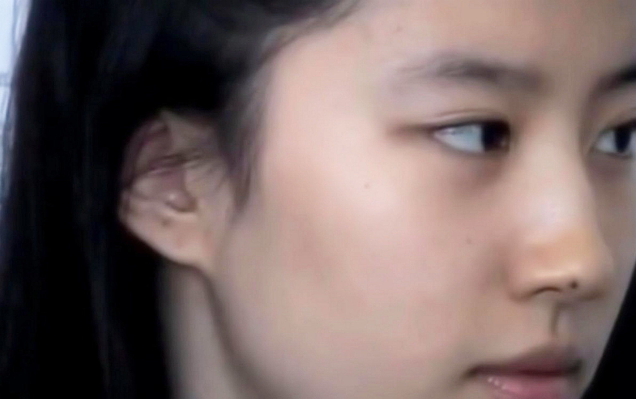 原来刘亦菲鼻尖也有颗痣,之前没注意