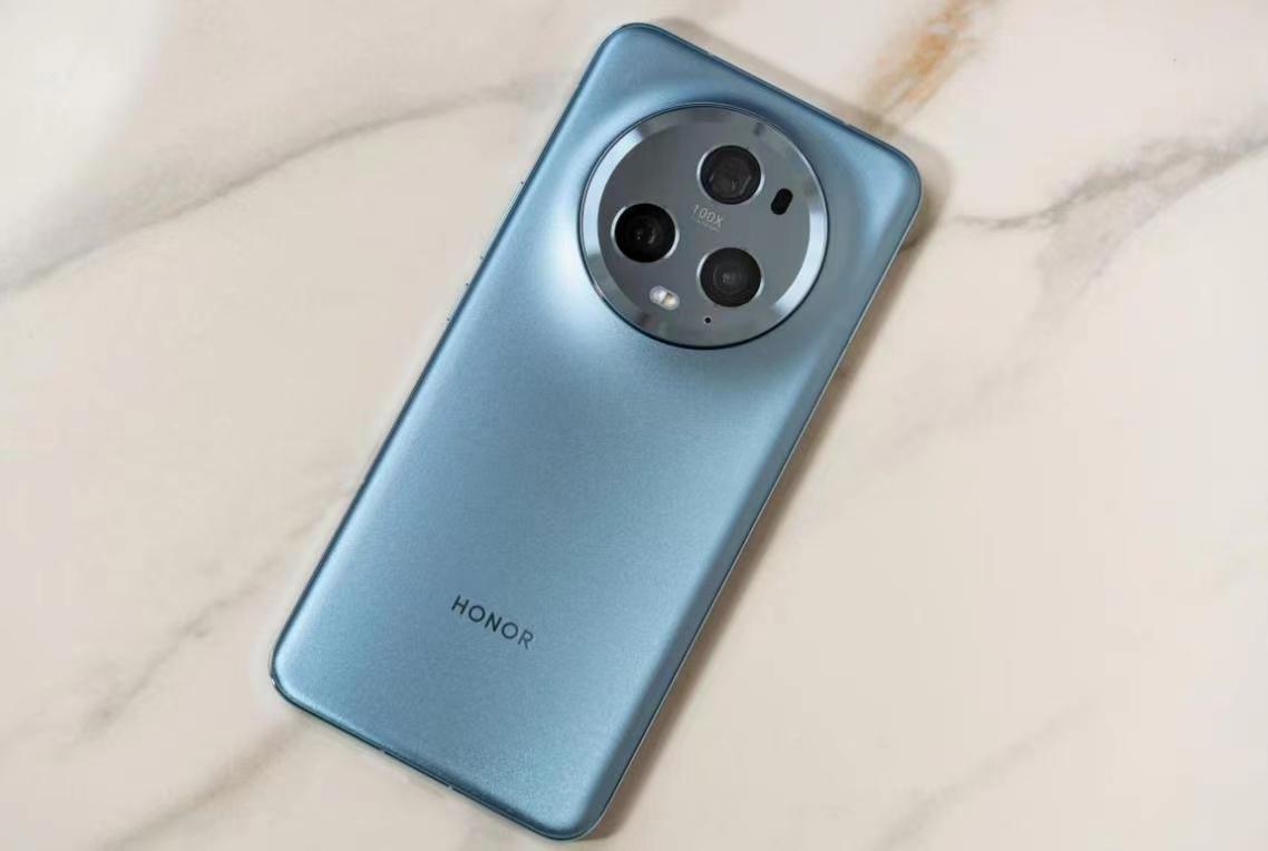 荣耀magic6pro芳香四溢骁龙8gen35500mah100w200倍变焦