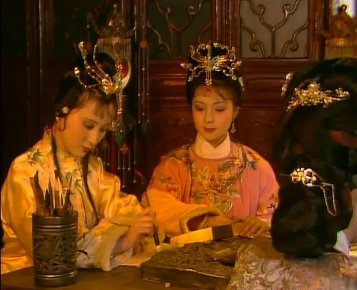 精读红楼|第十八回:元妃省亲——一场昭示孝道与皇恩的盛大演出