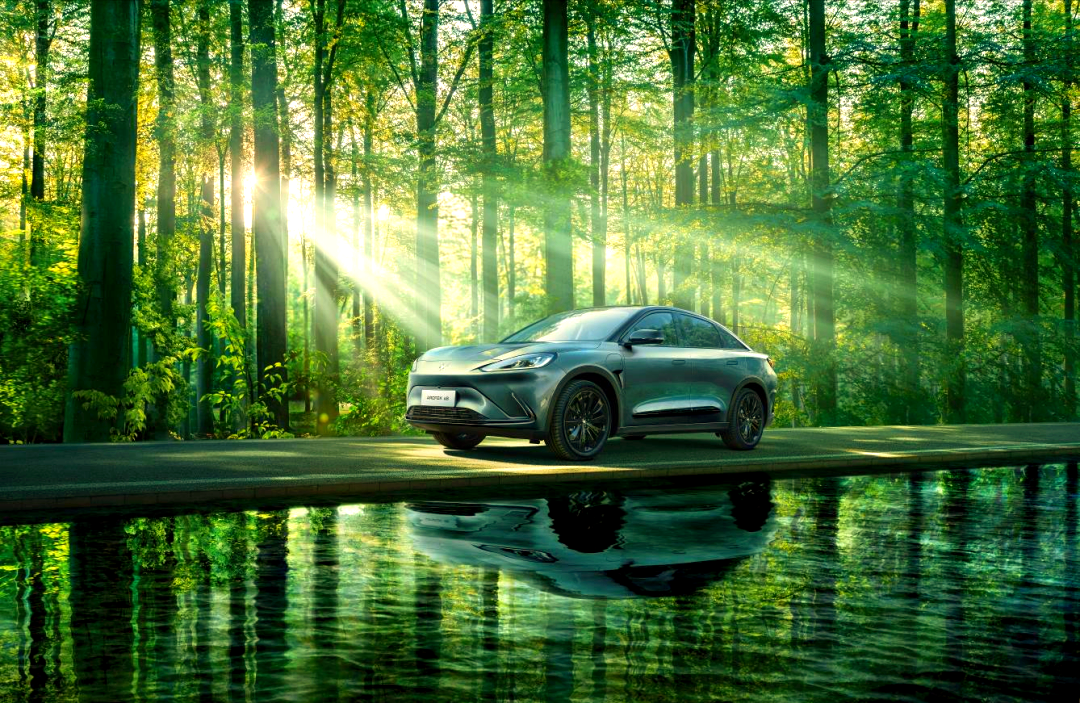 镇江北汽麦格纳:极狐品牌电动汽车的全球创新基地