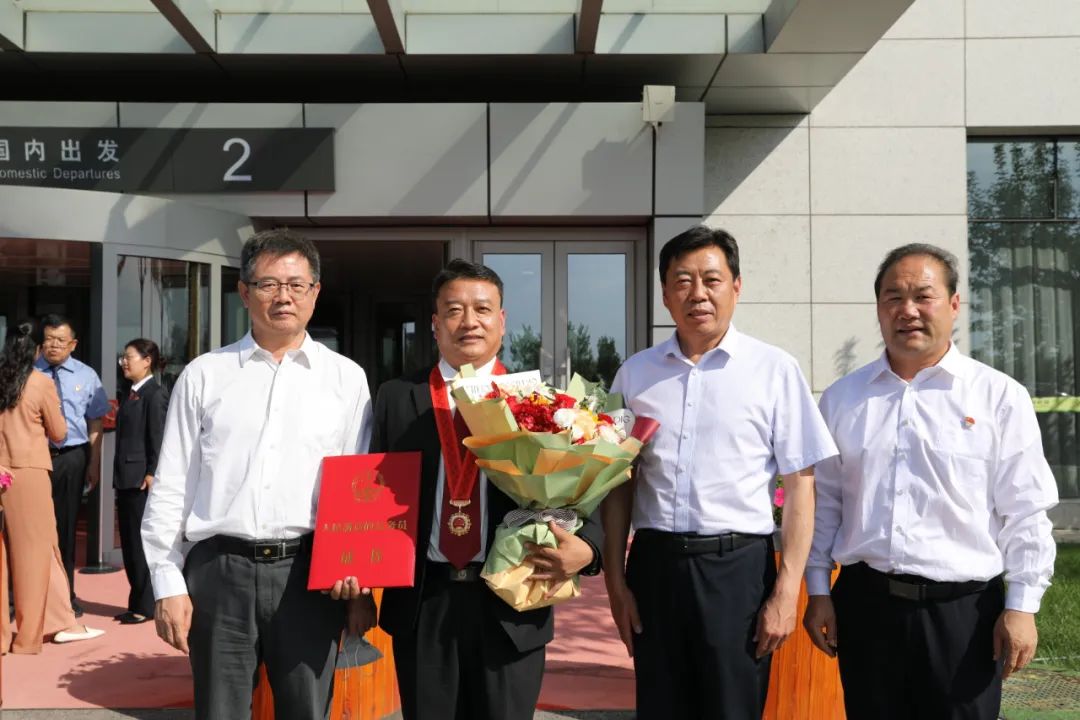 原州区人民法院党组成员,副院长刘志聪被中共中央,国务院授予全国"