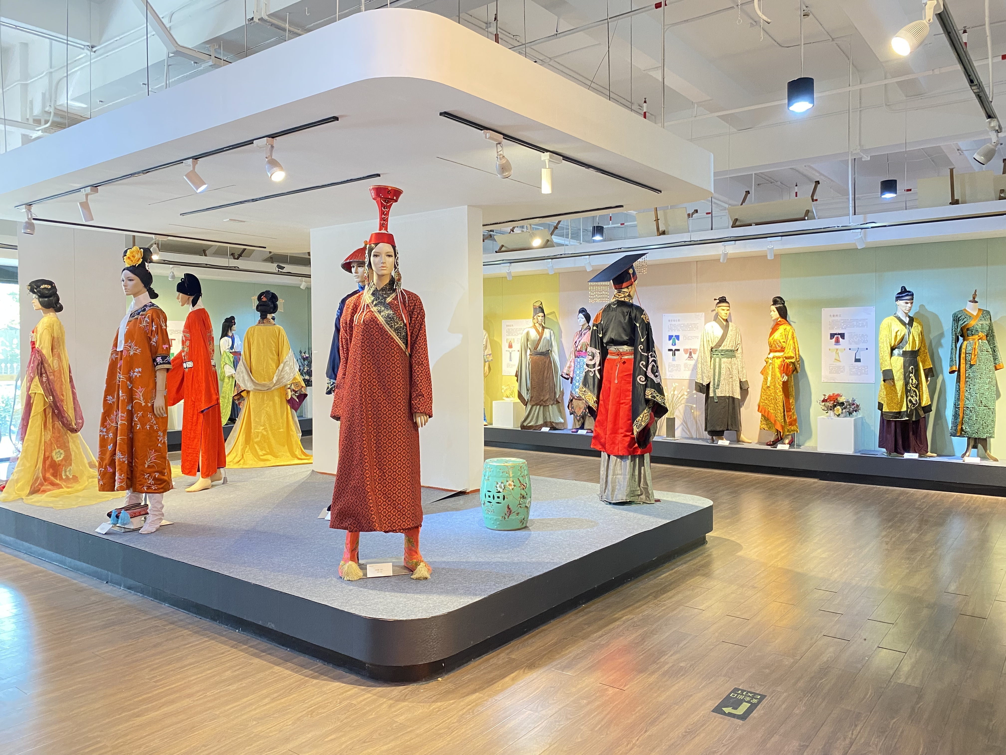 传承创新丝绸文化,文博会中丝园分会场开幕