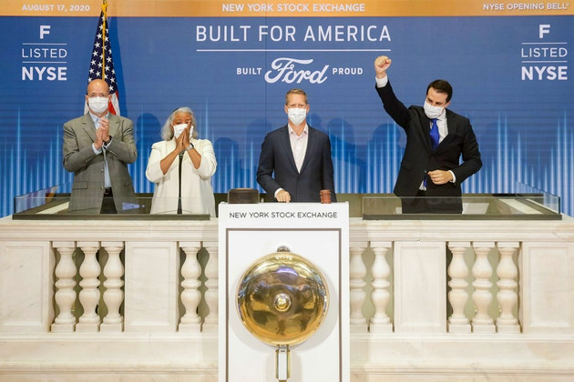 福特新车亮相纽交所 华尔街交易日敲钟