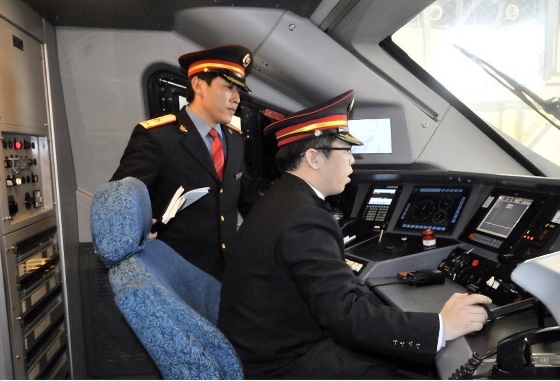 高铁司机每天才工作4小时,月薪能有多少呢?看完还想当司机吗