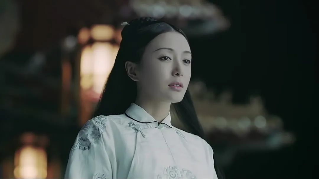 总有漂亮衣服换谈着姐弟恋提问怎么能拥有秦岚的44岁