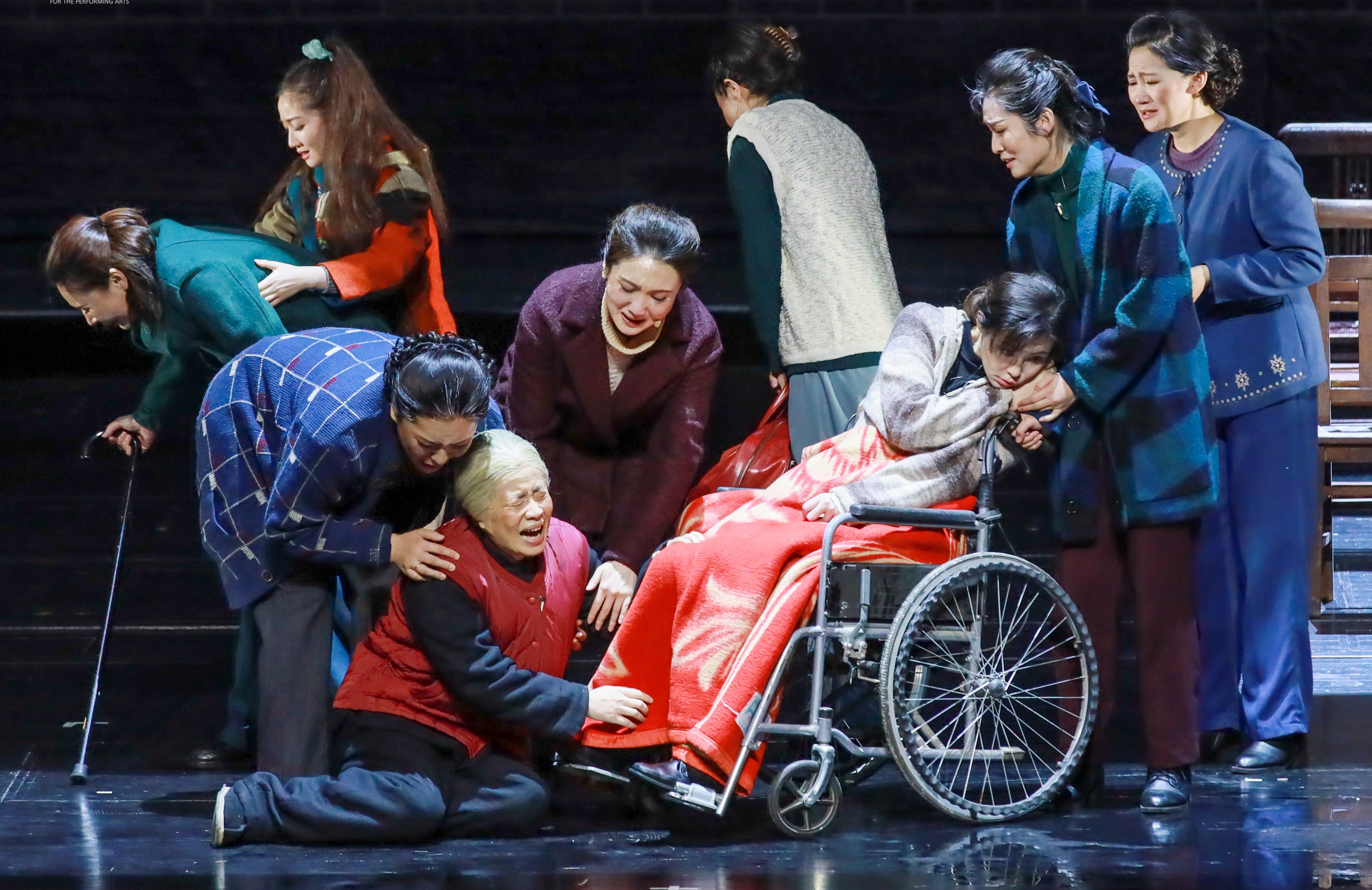 话剧《家有九凤》打动众人心