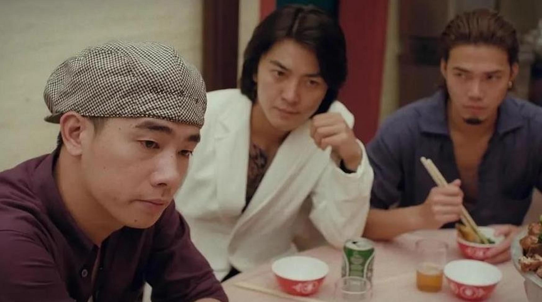 王晶曾说:我一脚一手都要捧红郑伊健,那时候他的气质压过刘德华,成为