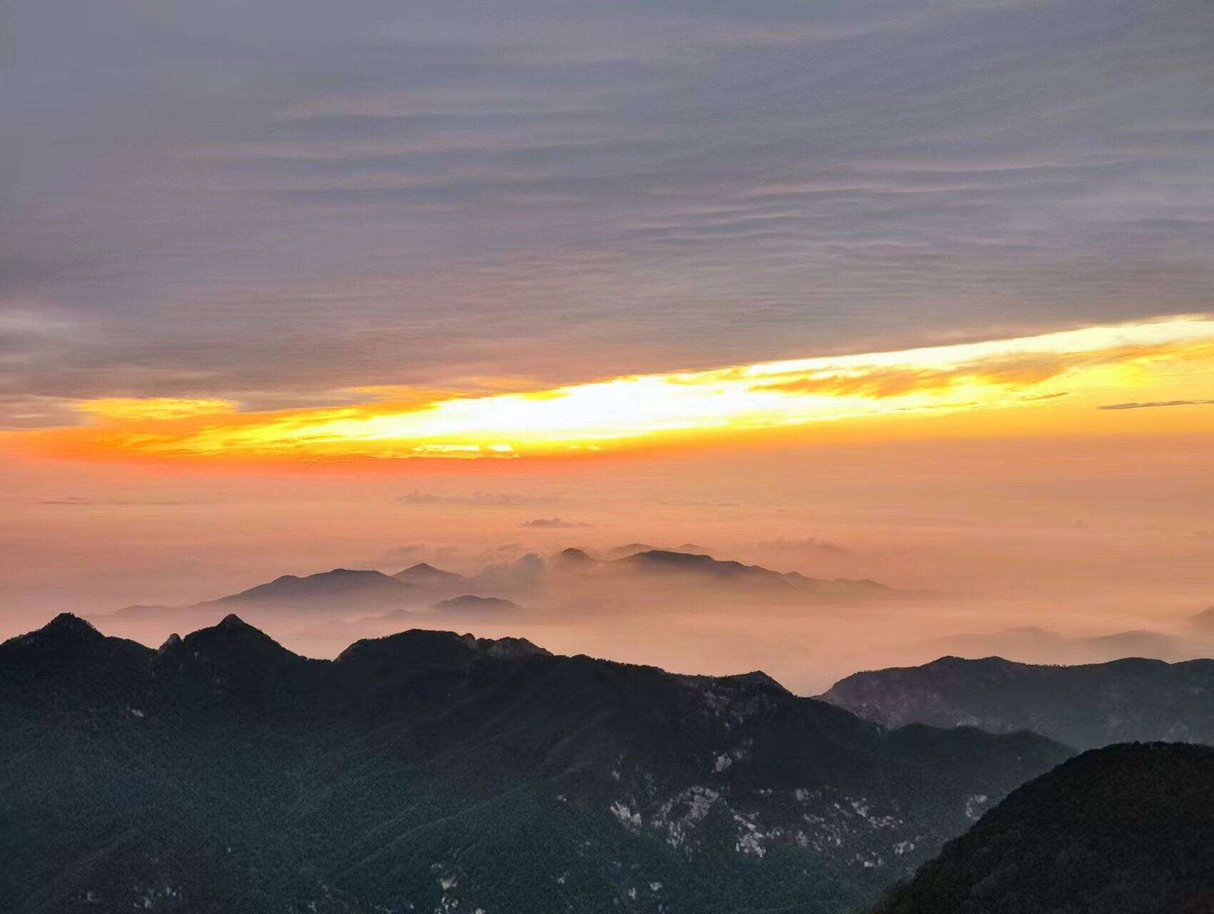 夕阳西下红霞满天 泰山再现奇观"晚霞夕照"