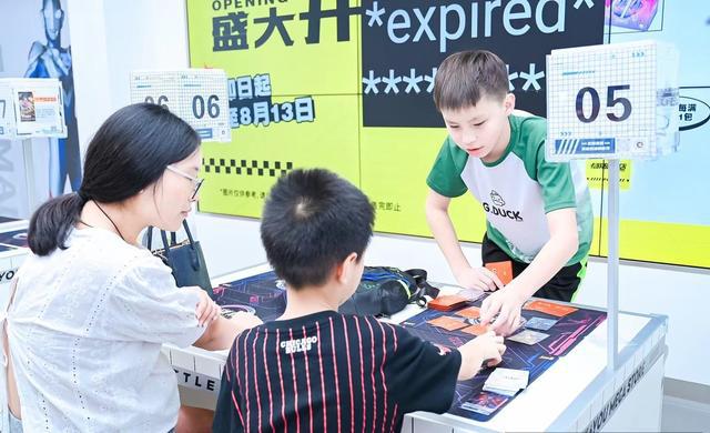 卡游重庆悦荟旗舰店开业助力暑期文化消费体验再提升