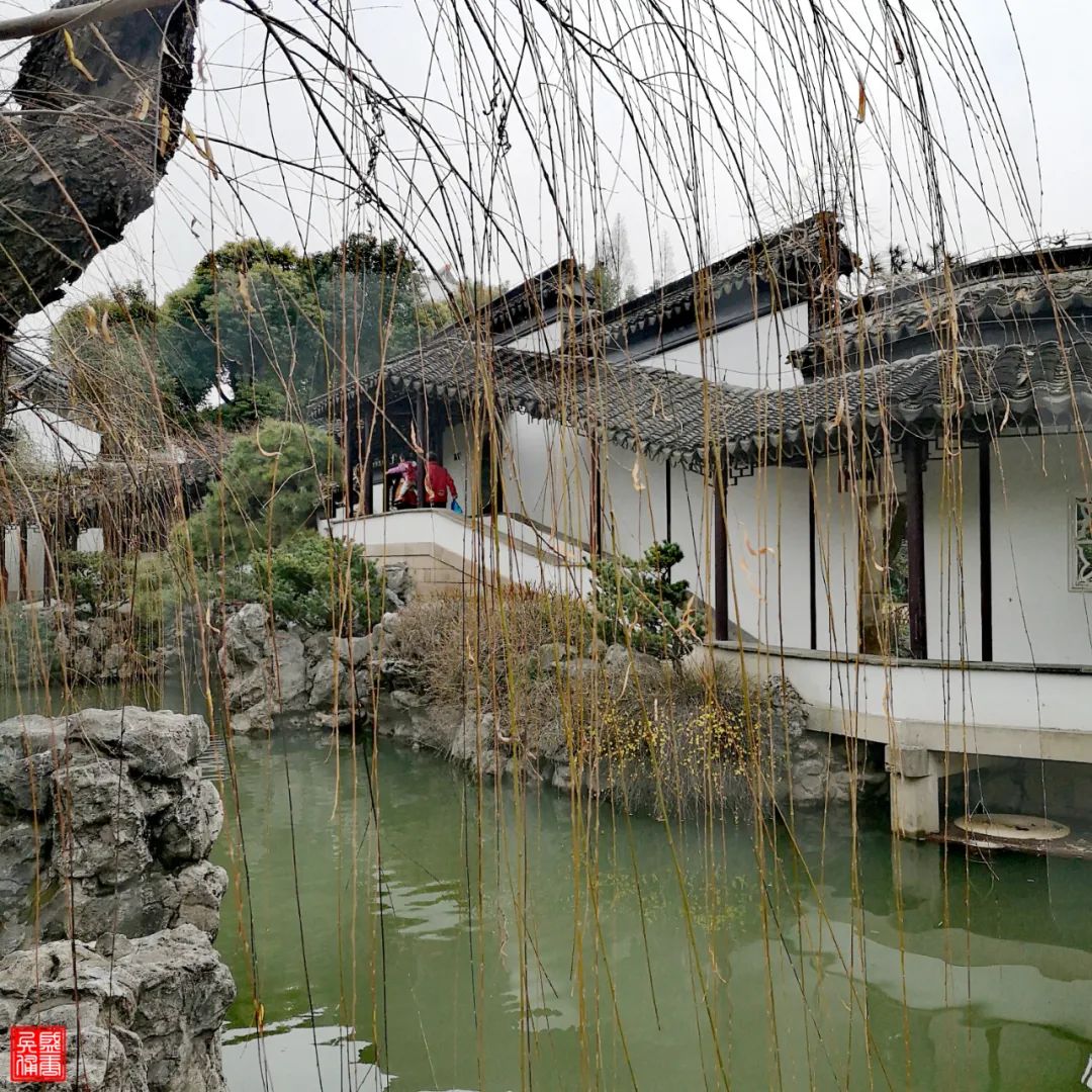 本文写就之时了解到,瞻园观鱼亭入口处有一个虎字碑