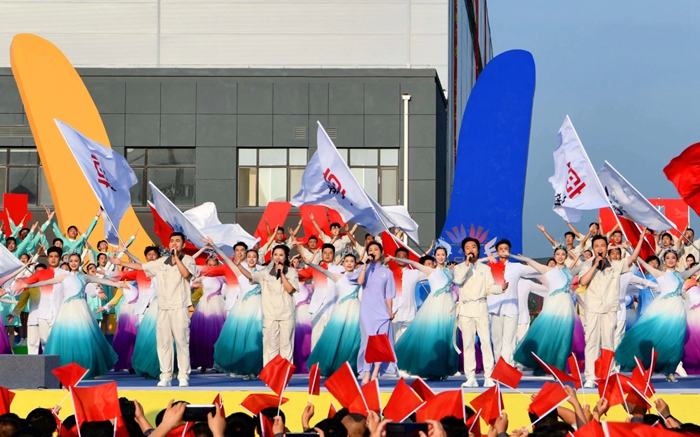 "时代风尚"中国文艺志愿者文艺演出在中车松原新能源装备产业基地举行