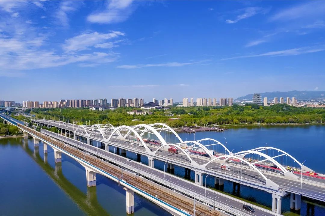 广运大桥互成景致,遥相呼应长安云,长安乐等地标西安奥体中心大桥与不