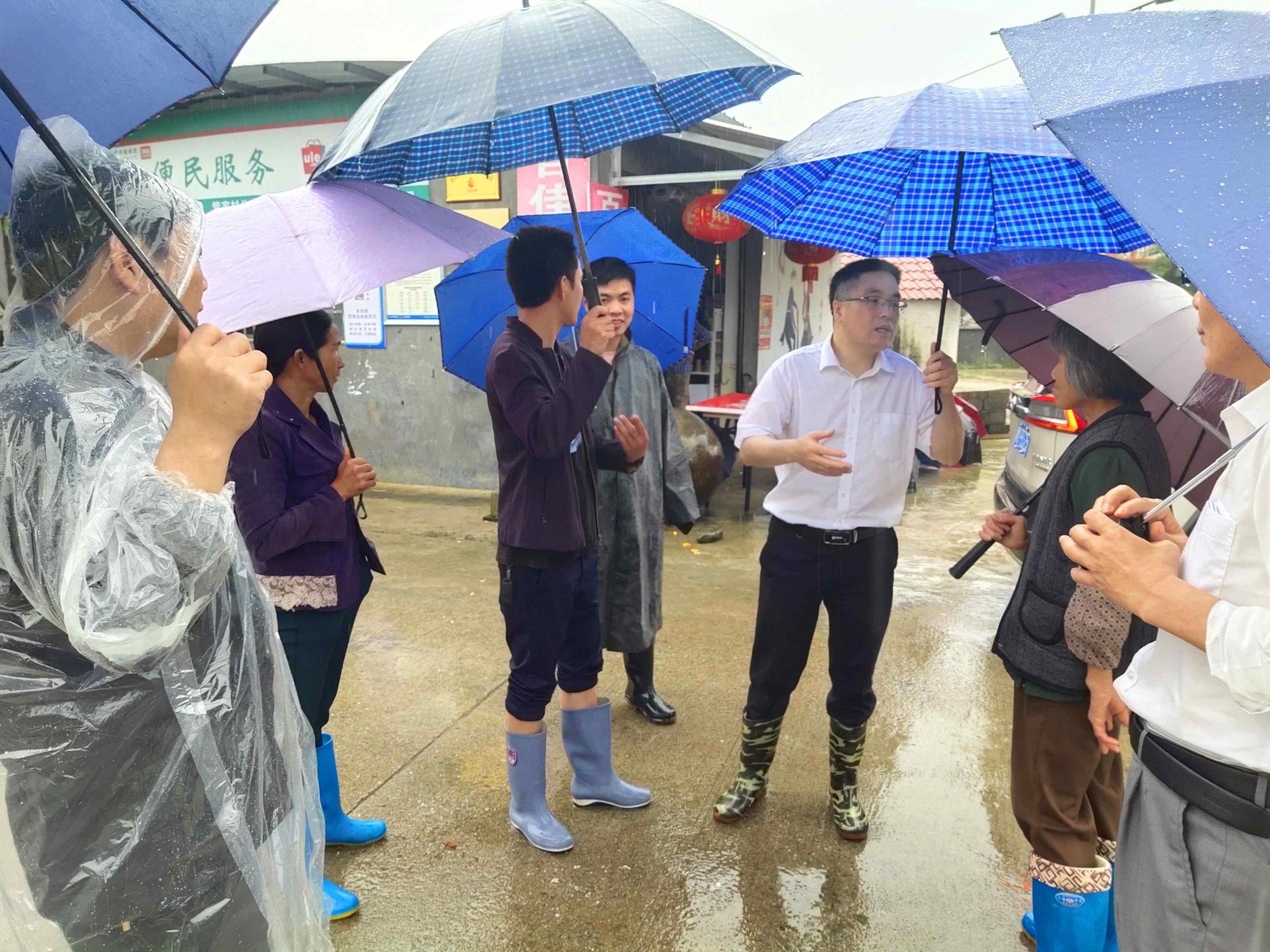 江永:唐阳陵到千家峒瑶族乡实地查看地质灾害点情况