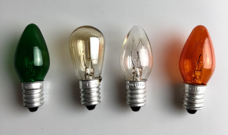 白炽灯属于热辐射光源吗