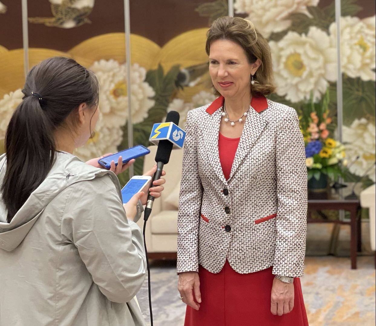 英国驻华大使吴若兰:与山东在医养健康 海洋经济等领域合作空间广阔