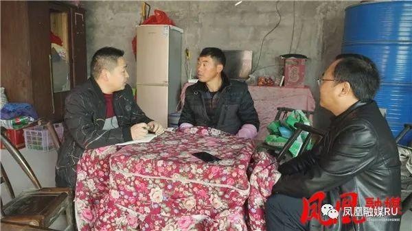 「时代奋进者」杨耿:关爱贫困群众的点灯人
