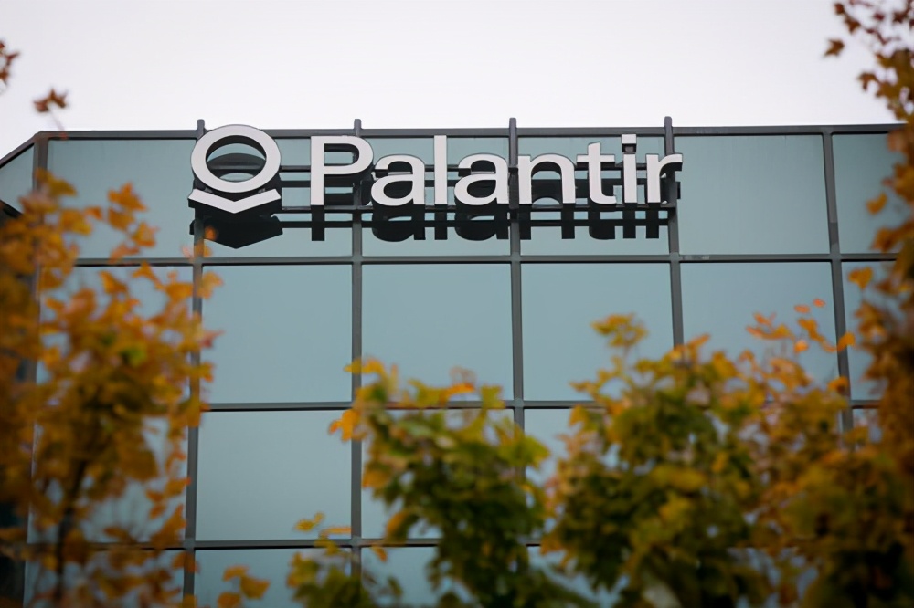 杰富瑞看中palantir"独特气质,给予"买入"评级目标价上调至30美元