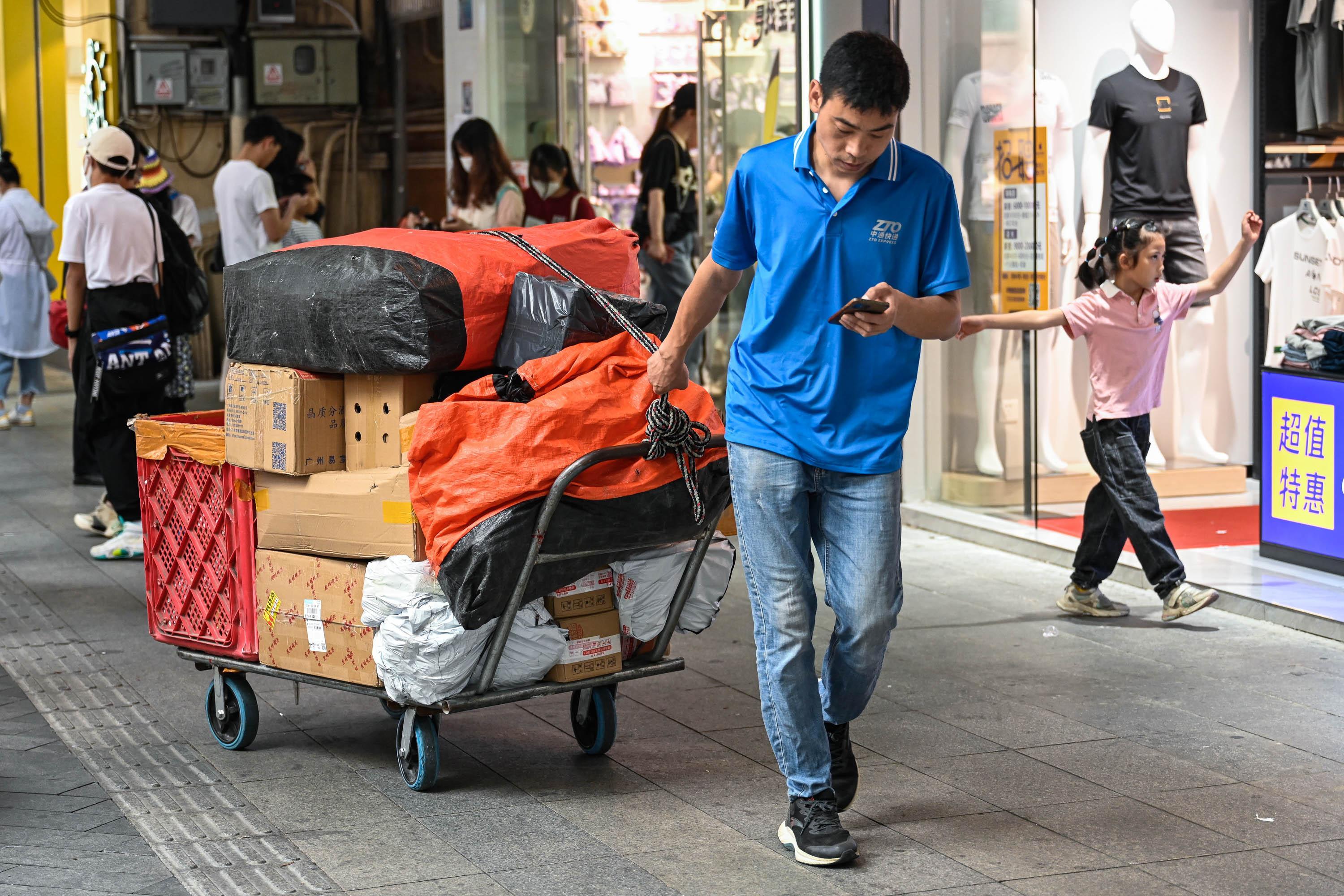 「video   photo」tribute to laborers on labor day