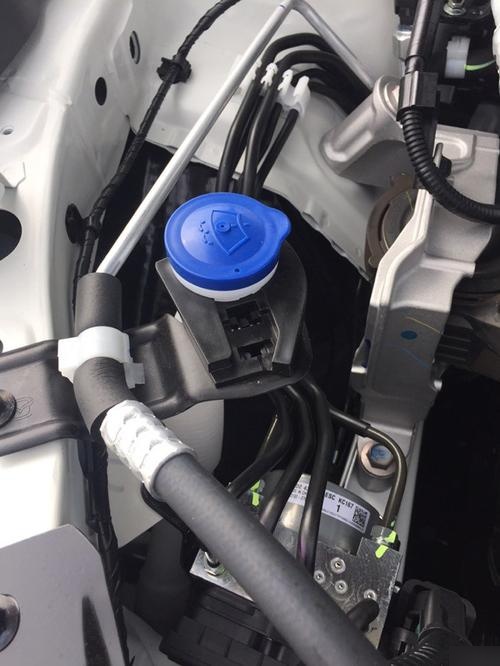 马自达cx4玻璃水在哪加注图解?