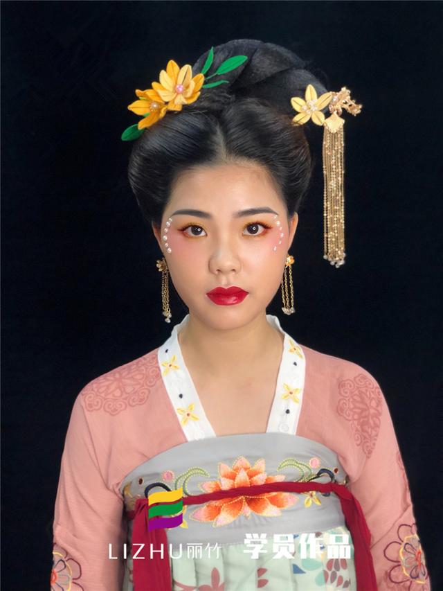 南宁化妆培训学校作品:古代女子妆容造型