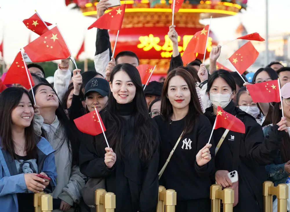 夜问丨你感受到今天浓浓的国庆氛围了吗?