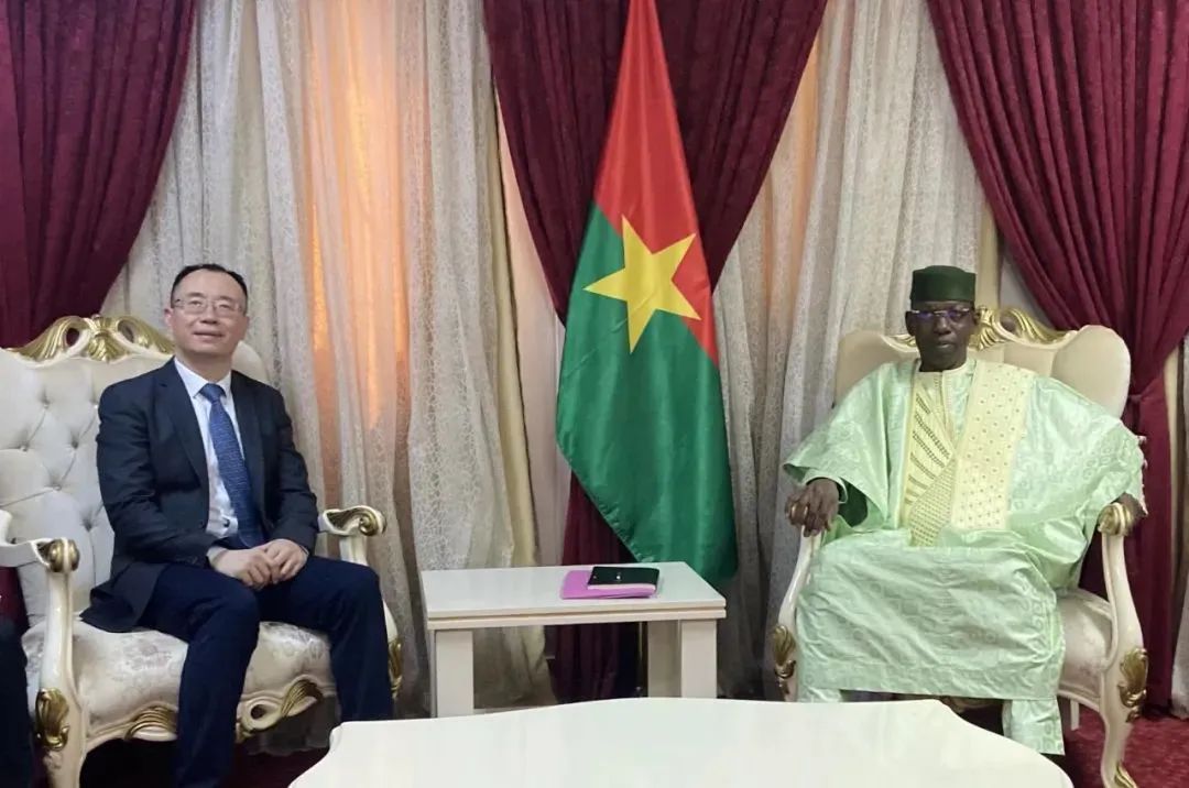 驻布基纳法索大使会见布过渡议会议长托吉耶尼