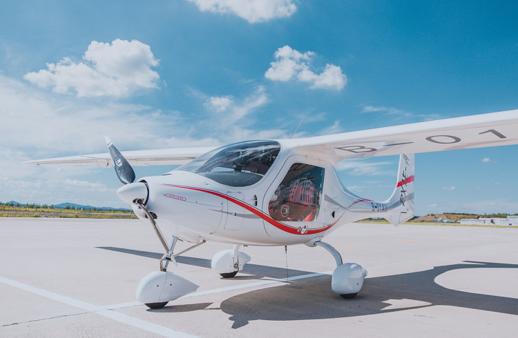 关注低空经济|国内首款自主知识产权新能源轻型运动飞机在合肥交付