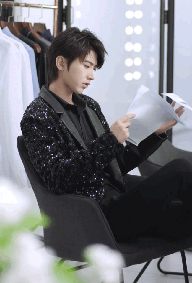 蔡徐坤520专属视频彩铃上线 与小猫咪的甜蜜互动让人狠狠代入!